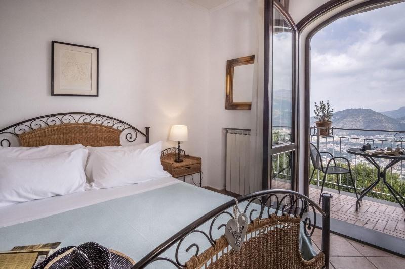 Villa Monica B&B ซอร์เรนโต ภายนอก รูปภาพ